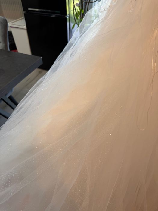 Rochie de mireasă în stare impecabila + crinolina 1 cerc