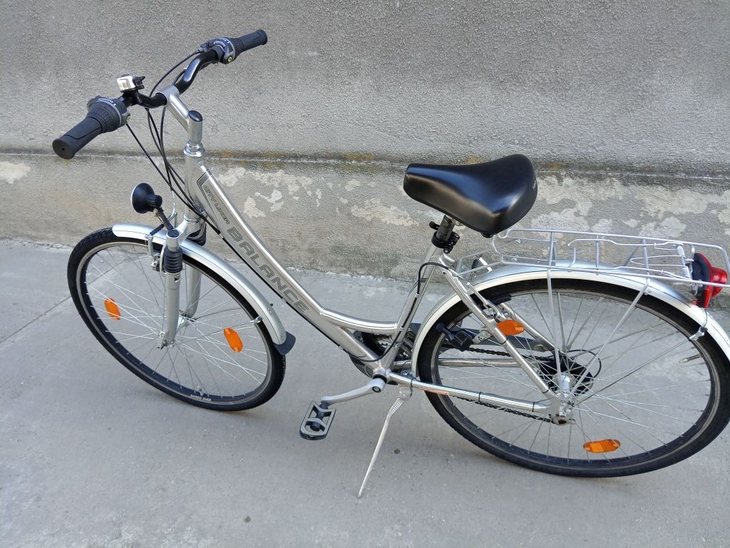 Vând bicicleta din aluminiu pentru damă