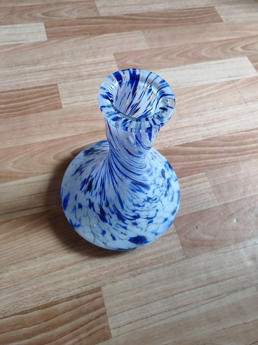 Продал колбу стеклянную