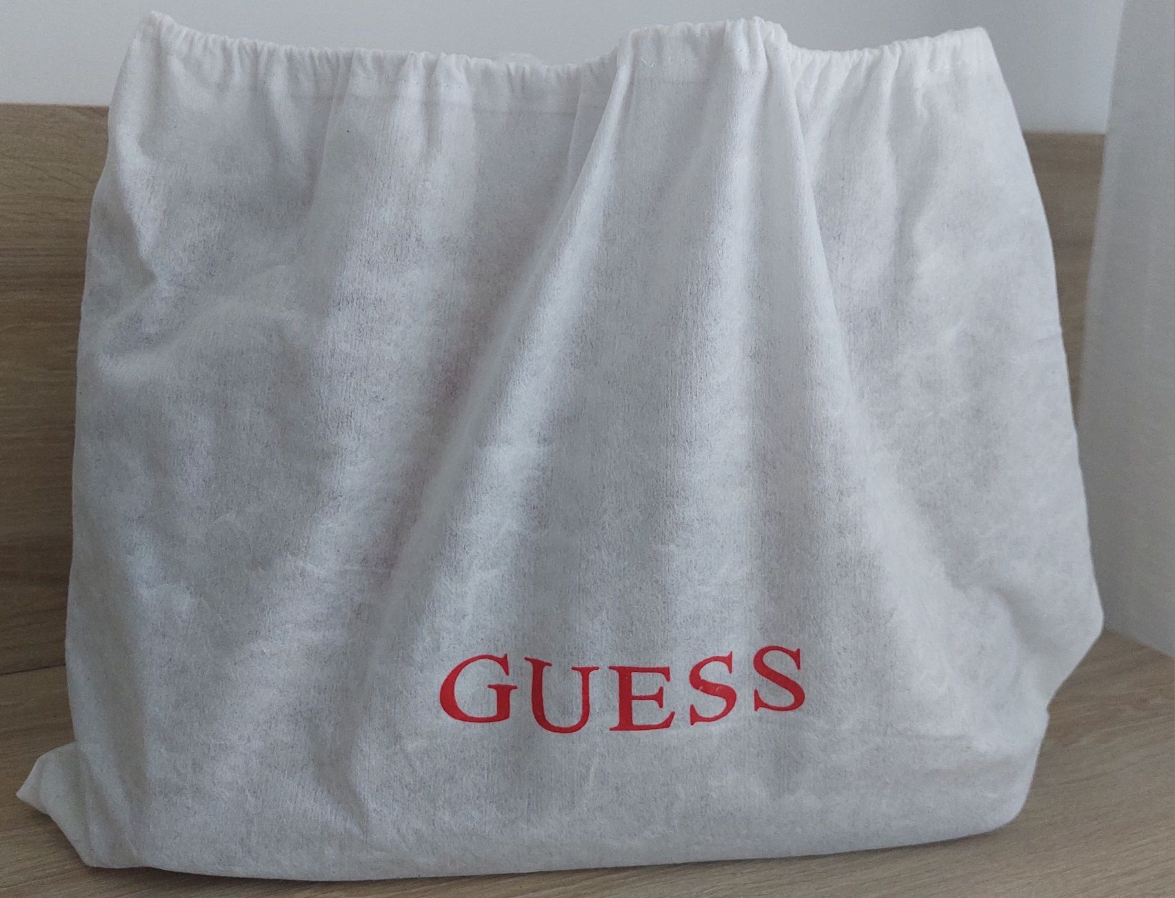 Дамска чанта GUESS