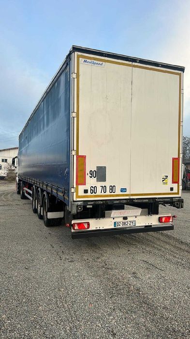 Semiremorca cu prelata Fruehauf