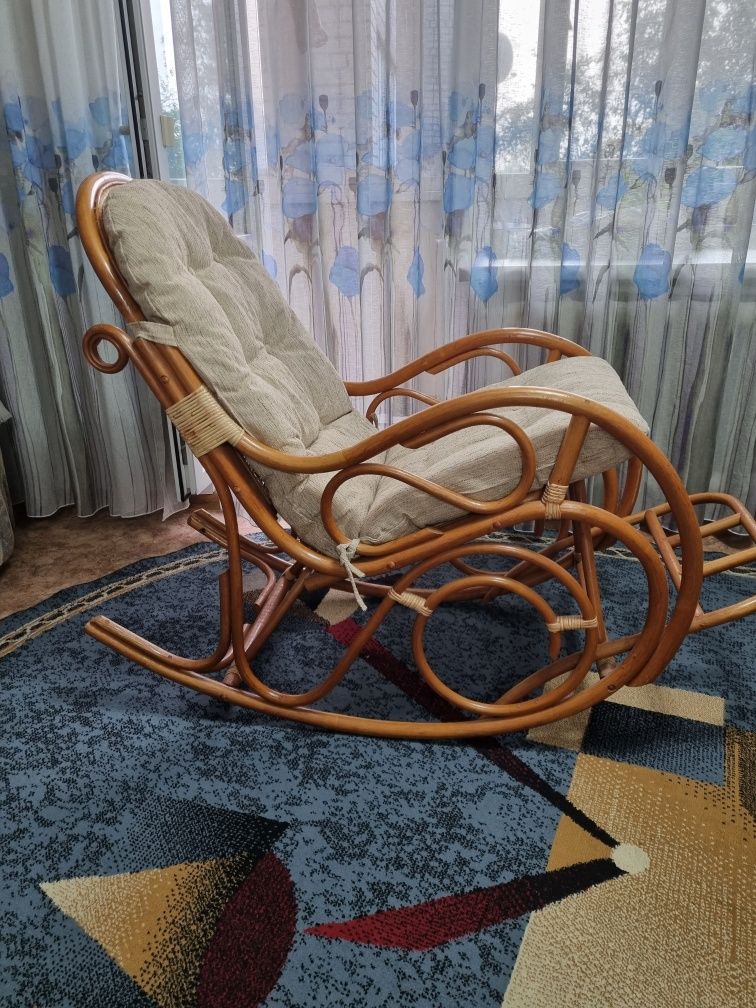 Кресло качалка из натурального ротанга
