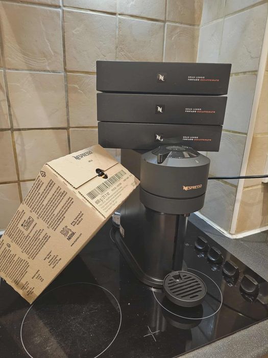 Кафемашина Nespreso Vertuo+190 капсули