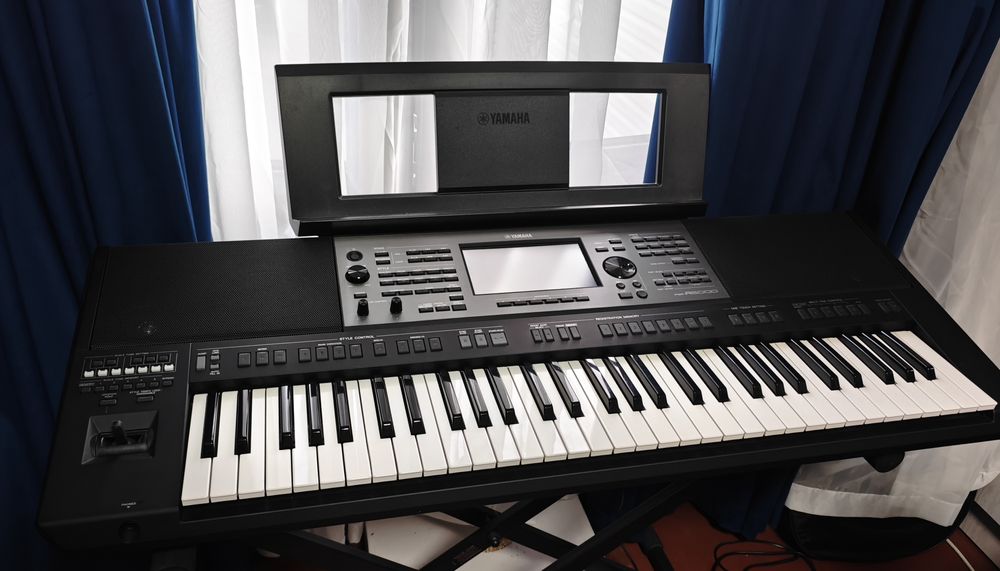 Yamaha PSR A5000  new