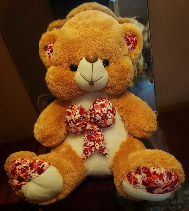 Большой медведь-подарок