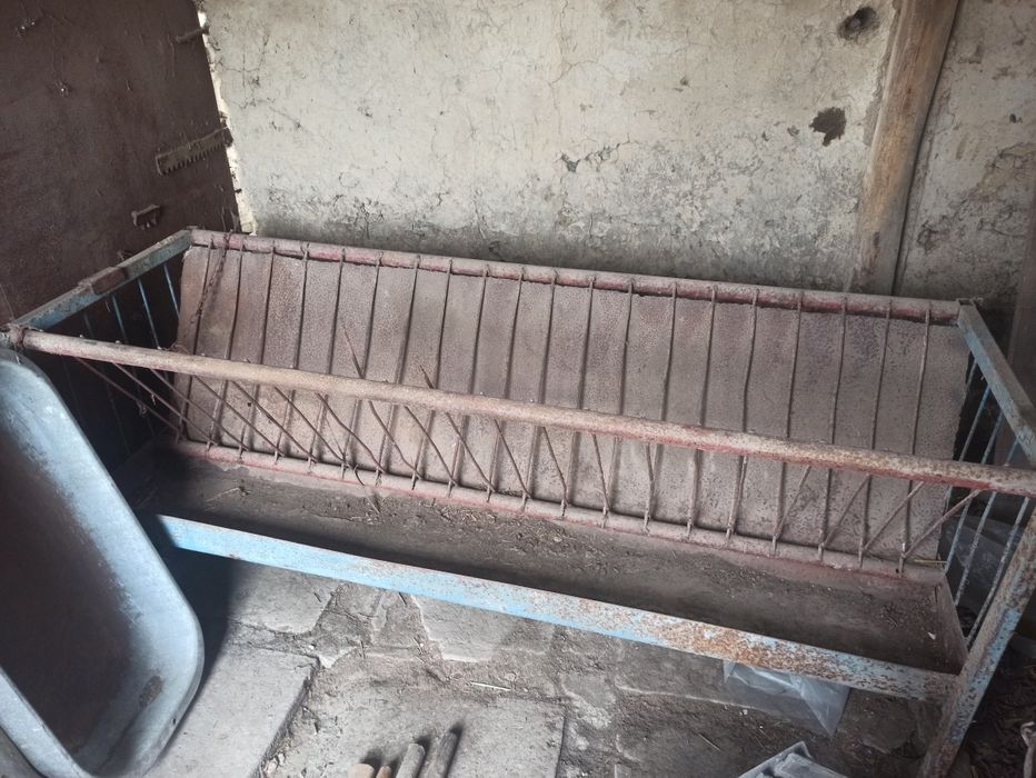 Хранила / ясла за животни