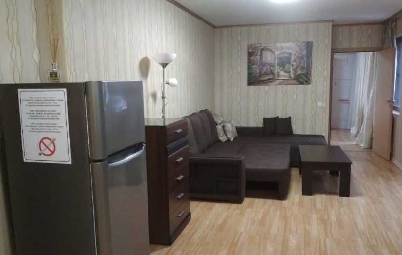 Дава се под наем Двустаен апартамент в Бургас, Лазур - 82 кв.м за 127.5 € - Снимка #1