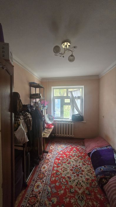 Чиланзар 10. 2 х комнатная. Кирпич 2 х 6 балкон