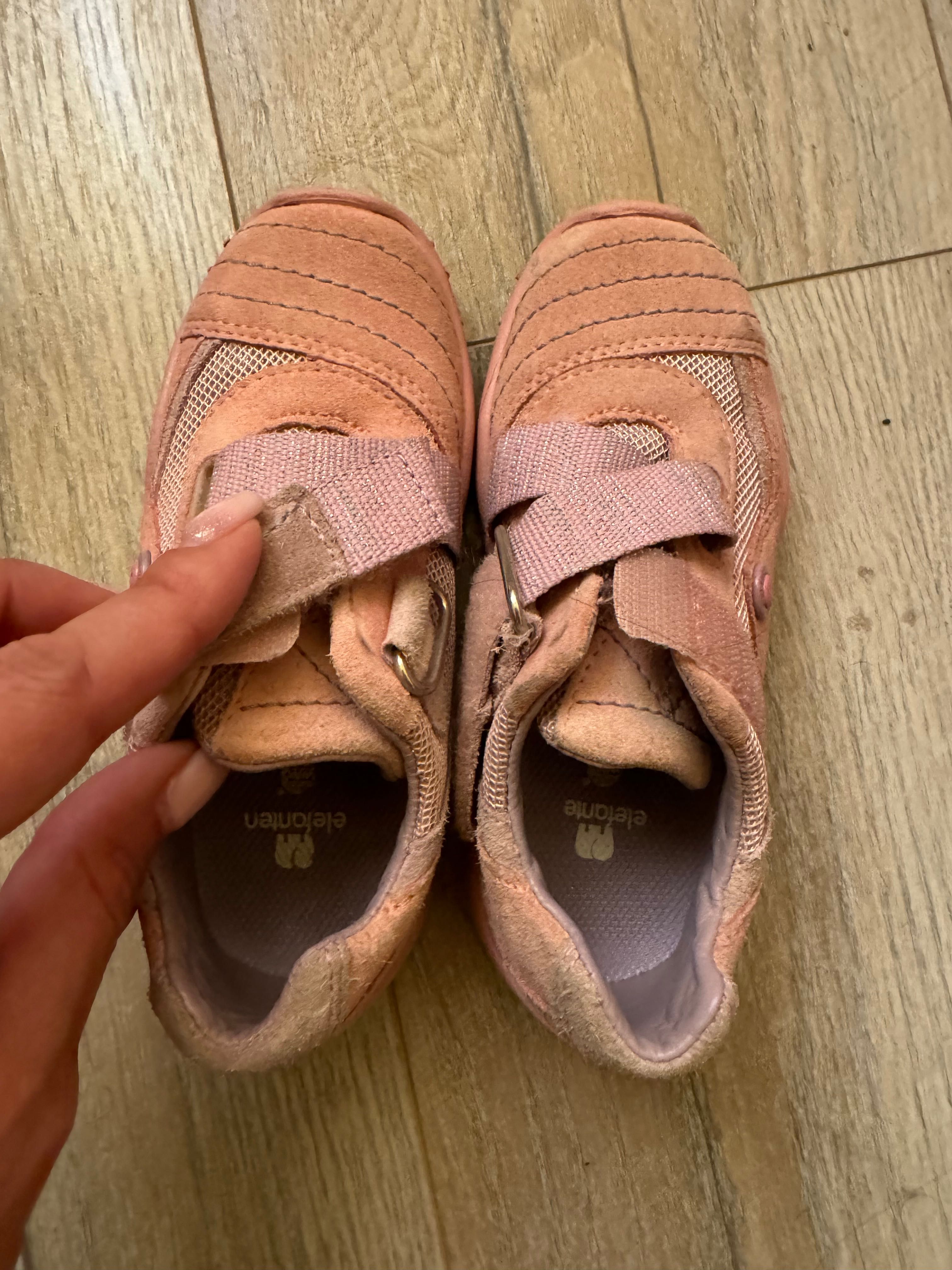 Детски затворени обувки