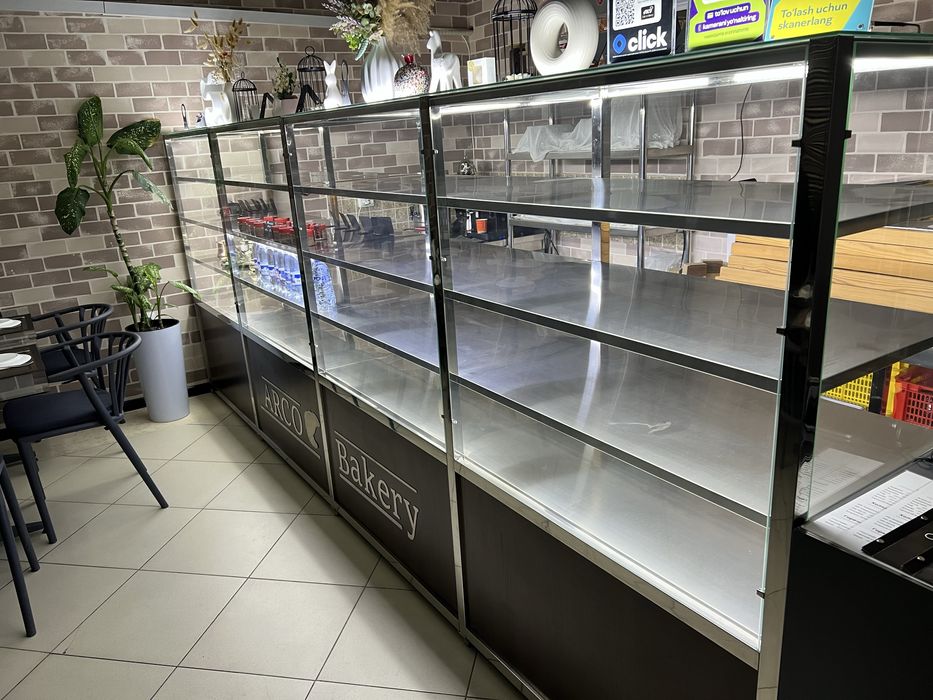 Витрина для кафе и пекарни