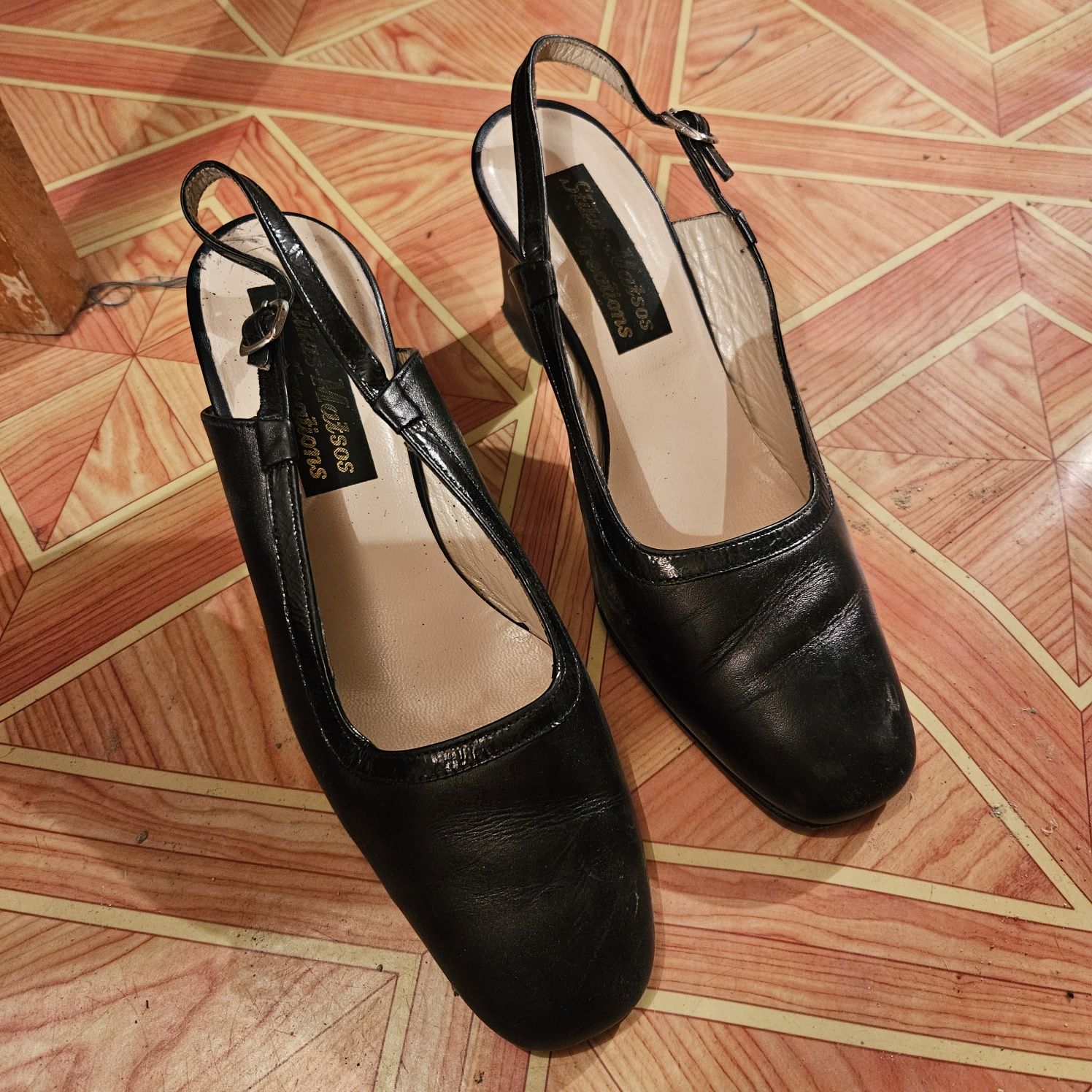 Дамски обувки от естествена кожа на токче