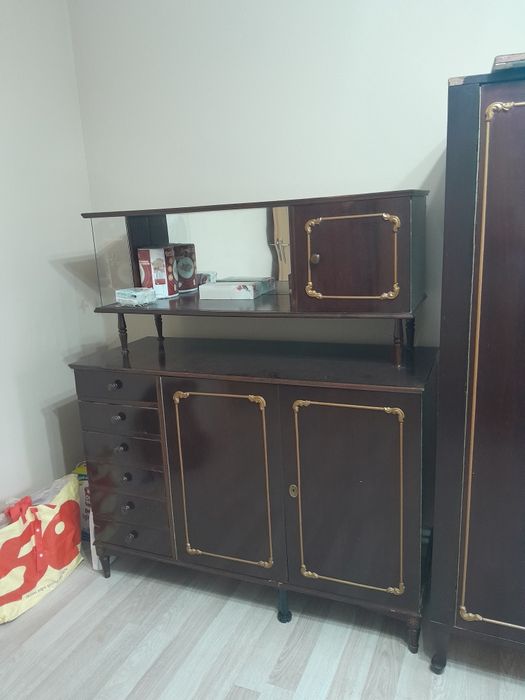 Mobilier de mahon