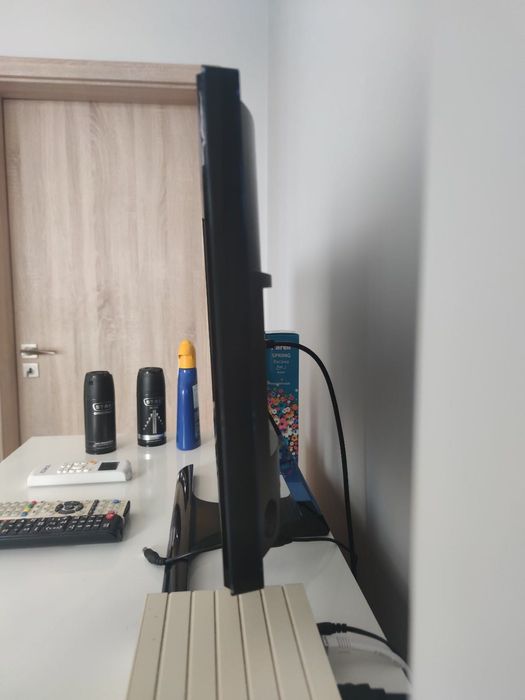 Монитор Samsung T24E390EW и Монитор 22" (55.88 cm) Samsung P2270HD