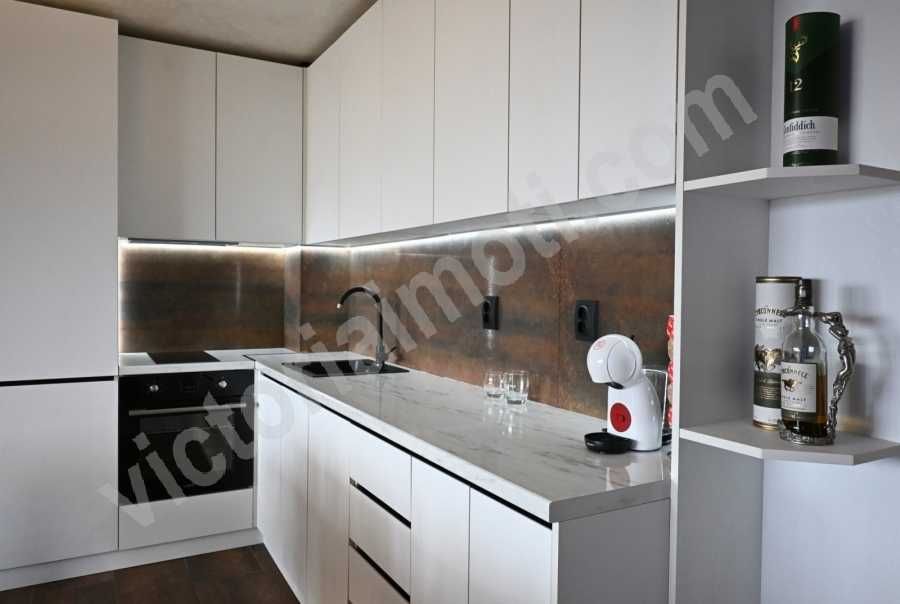 Продава се Тристаен апартамент в Велико Търново, Център - 110 кв.м за 2000 €/кв.м - Снимка #8