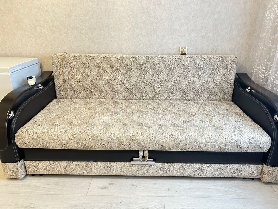 Срочно продам диван