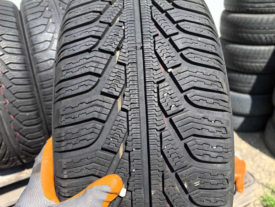 225/55/17 Унироял ДОТ 2017 г - 101 Товарен Индекс !