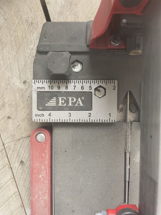 Плиткорез сотилади