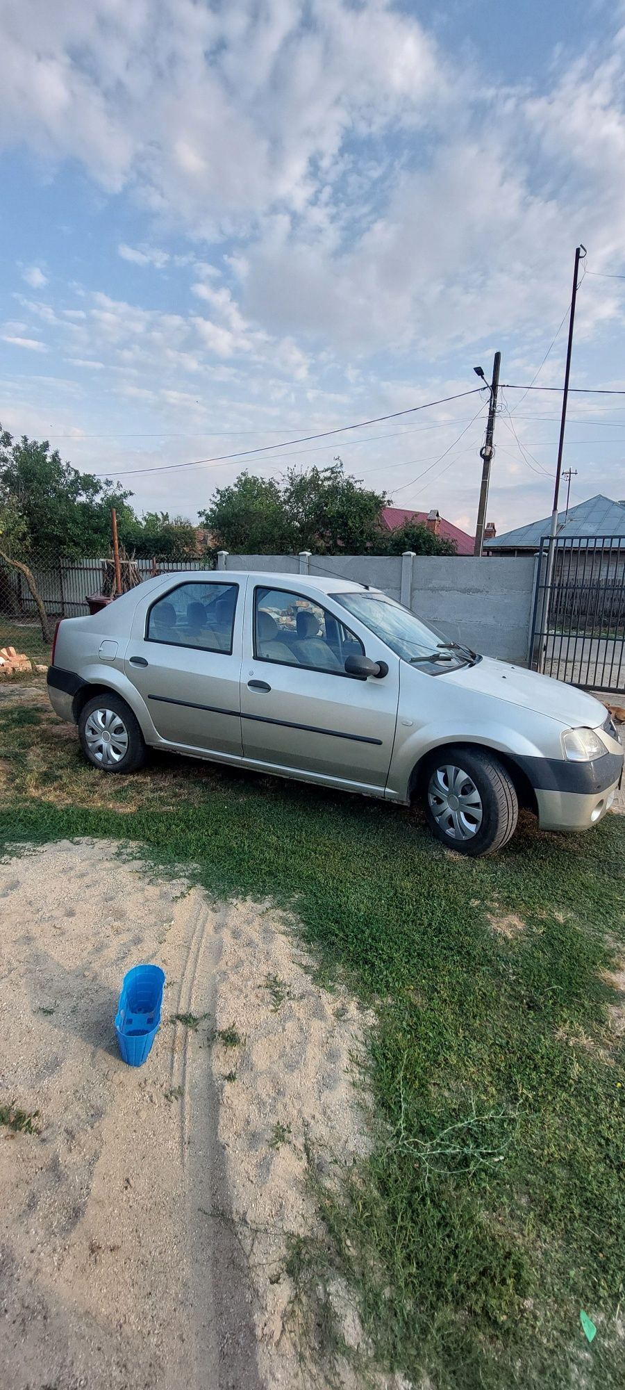 Vând Dacia Logan1.4 benzina