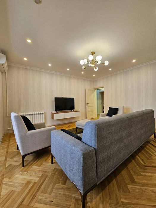 Улица Садык Азимова продаю Двухкомнатную