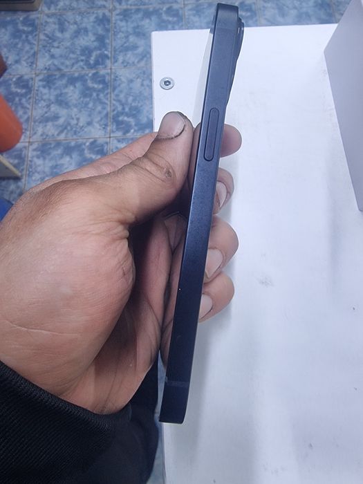 Продам айфон 13 в идеальном состоянии, заблокированный