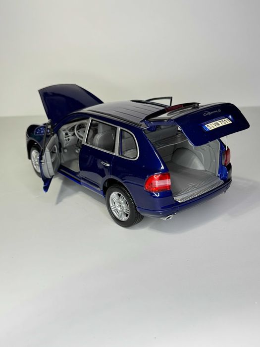 Machetă 1:18 Porsche Cayenne S (Producător Maisto)