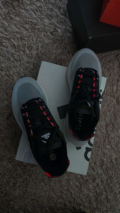Adidasi ADIDAS Avryn