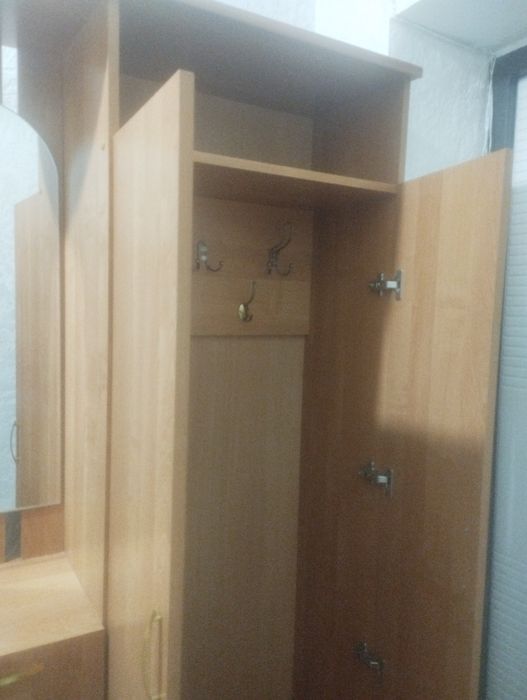 Шкаф в прихожую б/у