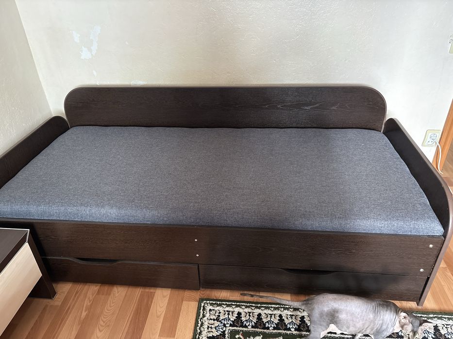 Продается стильная кровать с ящиками