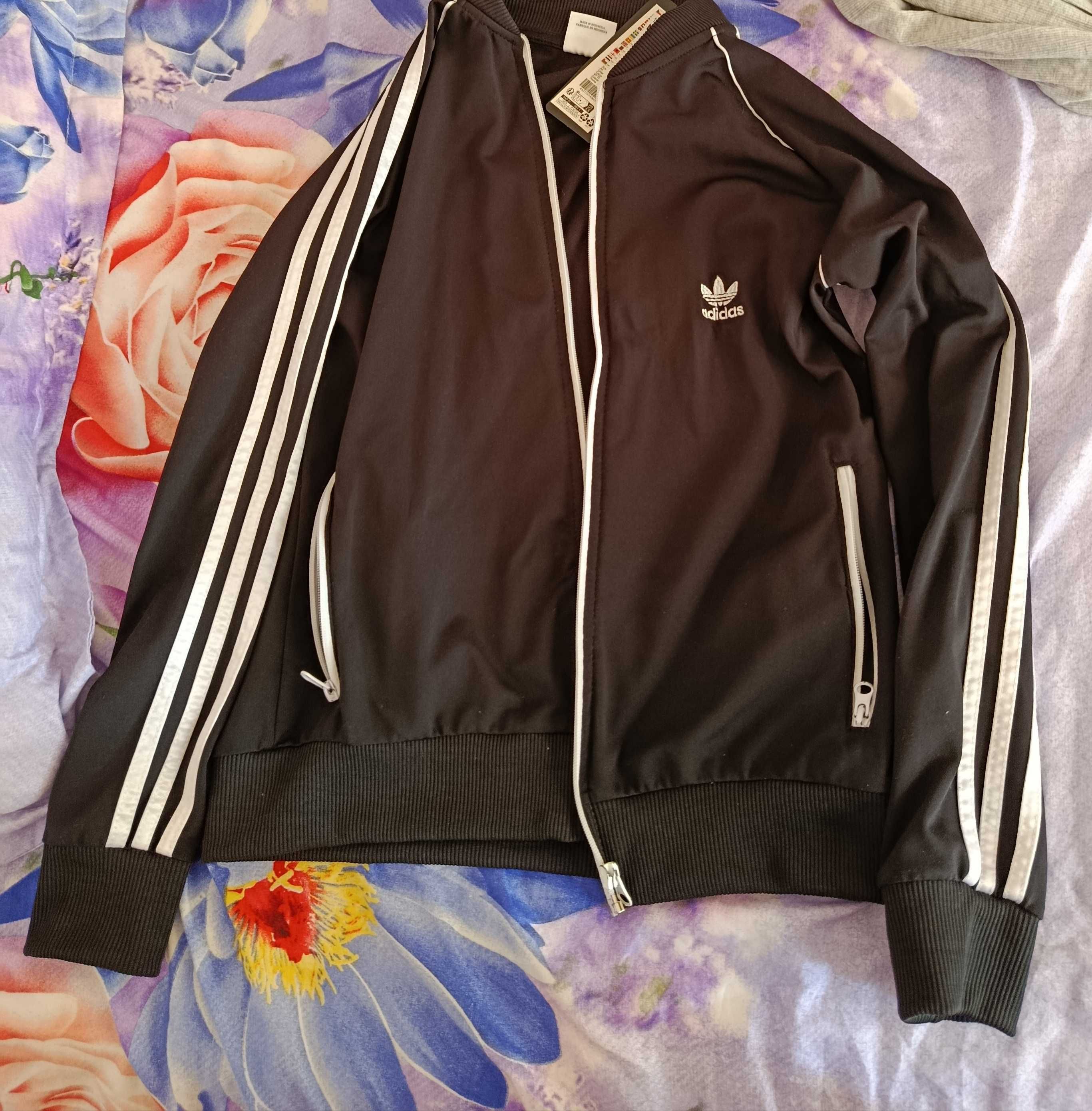 Дамски суичър Adidas, чисто нов с етикет. Размер М