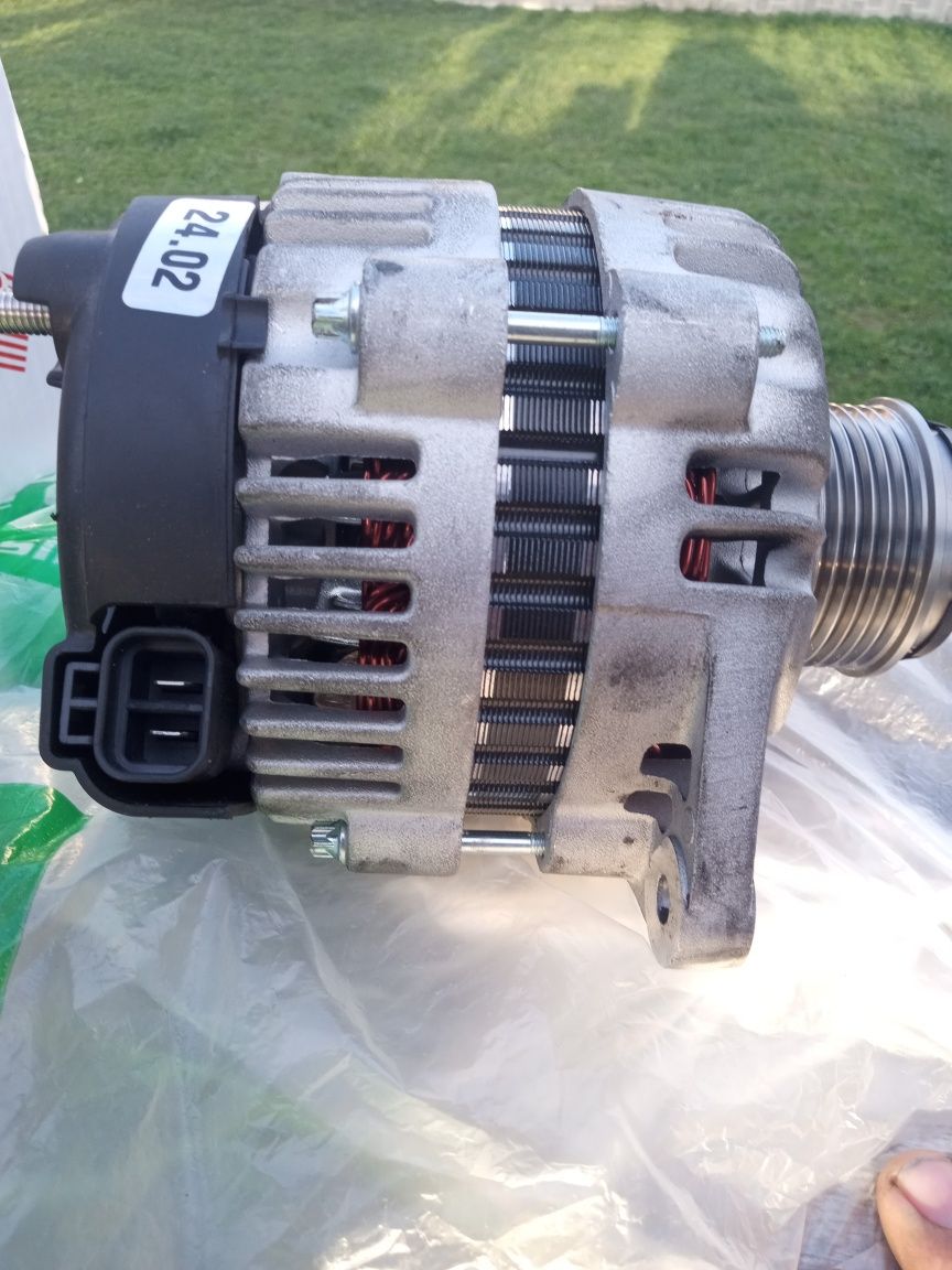 Alternator Opel Zafira B nou