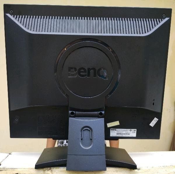Монитор BENQ 18.5, Беспроводная клавиатура в подарок.