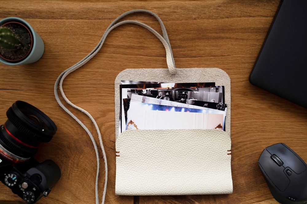 Stick USB lemn, husă de piele pentru fotografi si videografi nunti