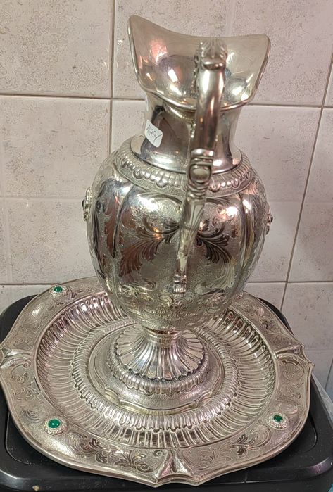 Сребърна кана за течности