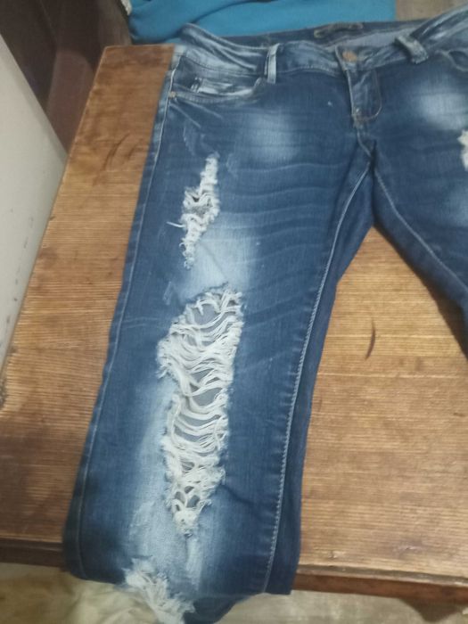Продам джинсы новые