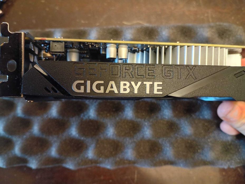 Vand placa video GIGABYTE GEFORCE 1650 GTX 550 lei
