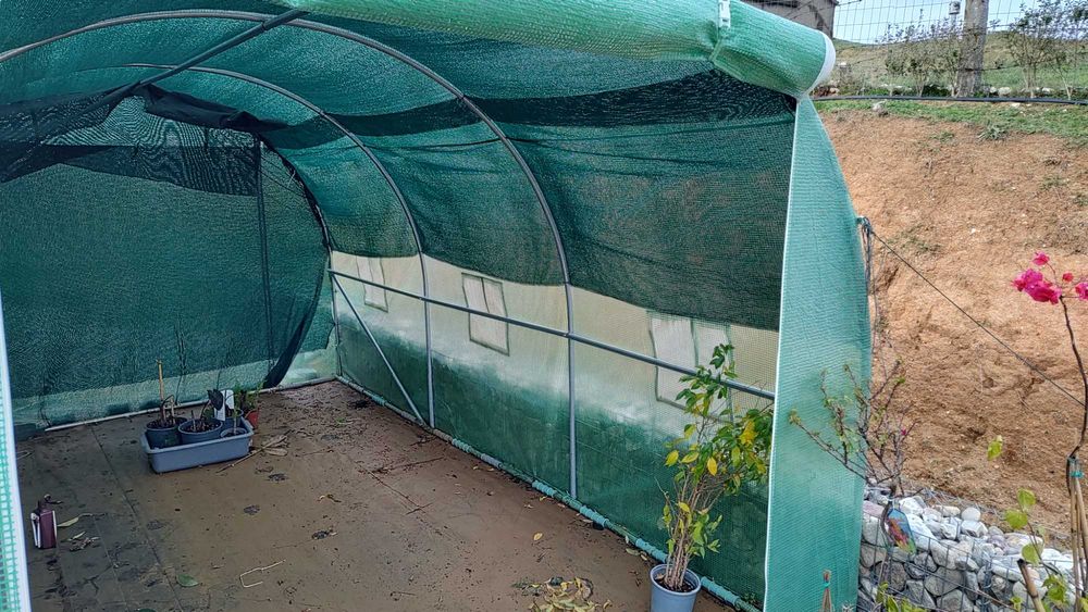 Продавам оранжерия 4х2.5х2.5