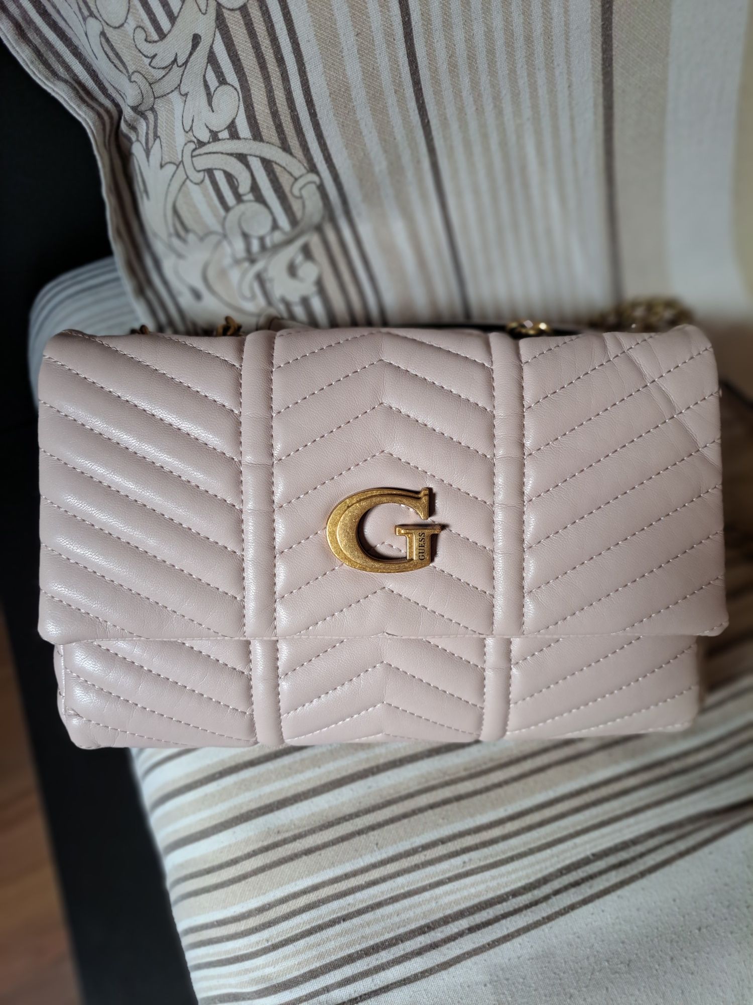 Оригинална чанта на Guess нова