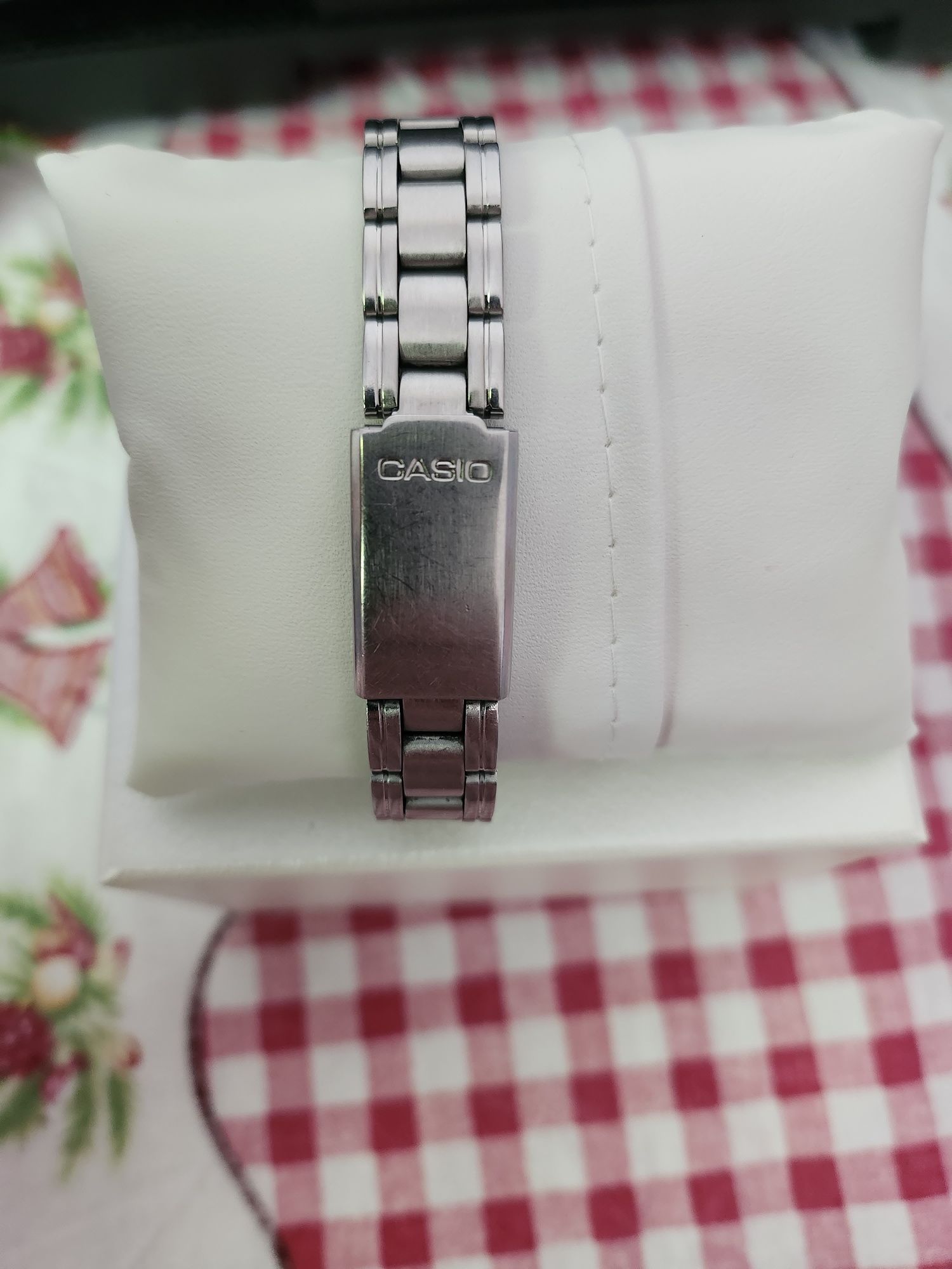 Ceas dama Casio.
