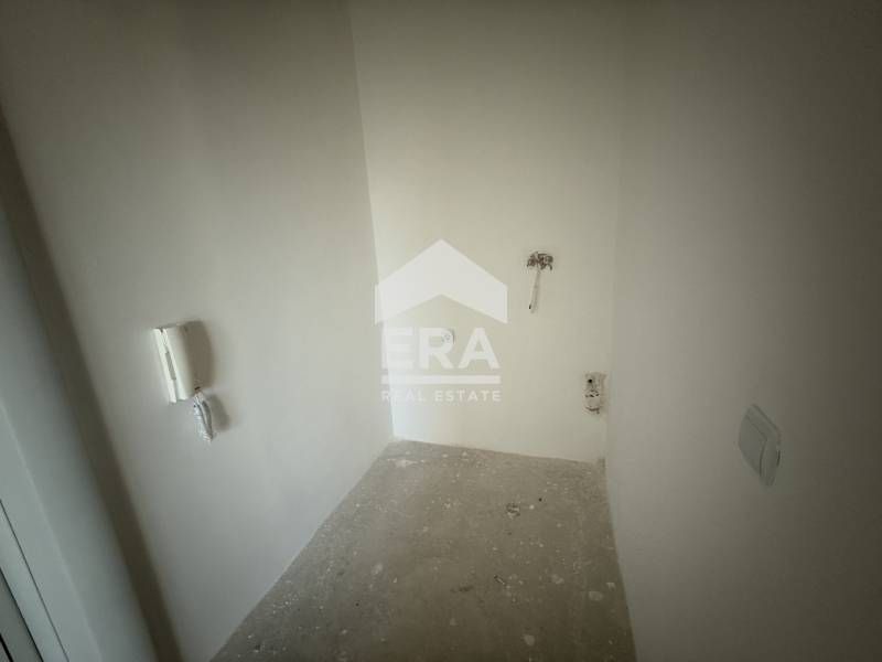 Четиристаен апартамент за продажба, с морска панорама и 5 паркоместа,