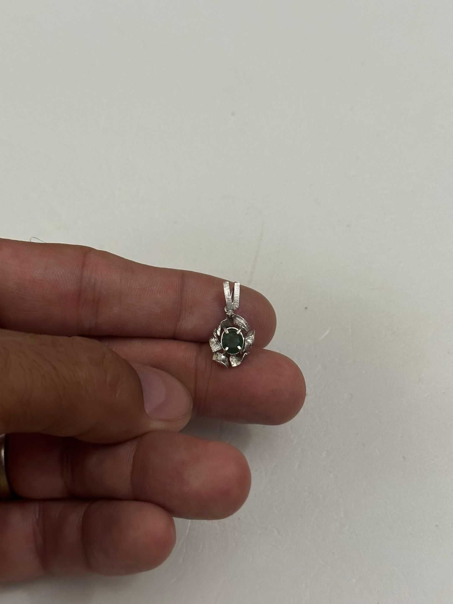 PANDANTIV AUR alb 18K + Smarald = 0.50 ct + 1 Diamant - Vintage !