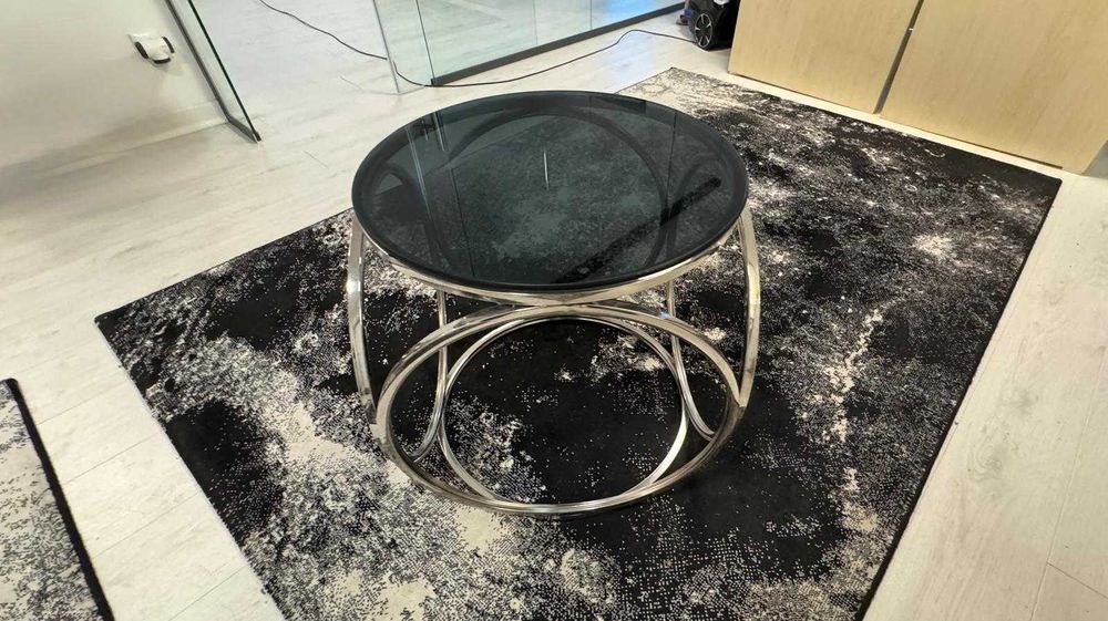 Set birou+biblioteca+set bar+2 covoare+2 masute cafea+2 tablouri.