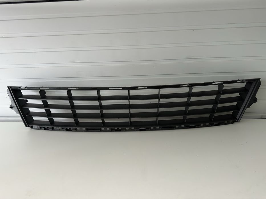 grila centrala inferioara bara fata renault clio 3 2005 2012