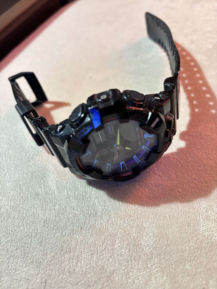 Продава се часовник casio g shock. GA-700RGB