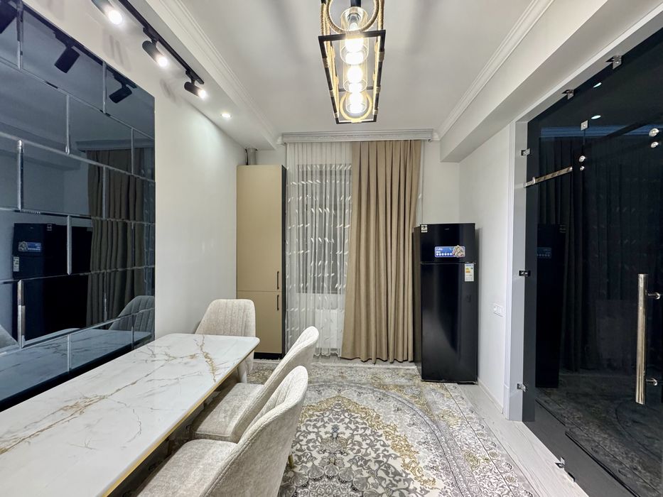 4х комнатная квартира, на 3 этаже. Рудакий.