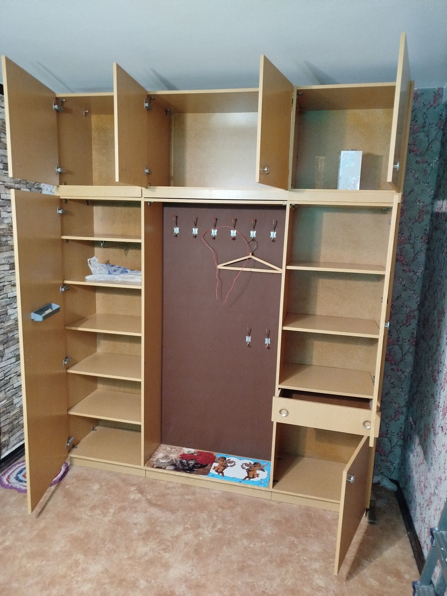 Продам   прихожую