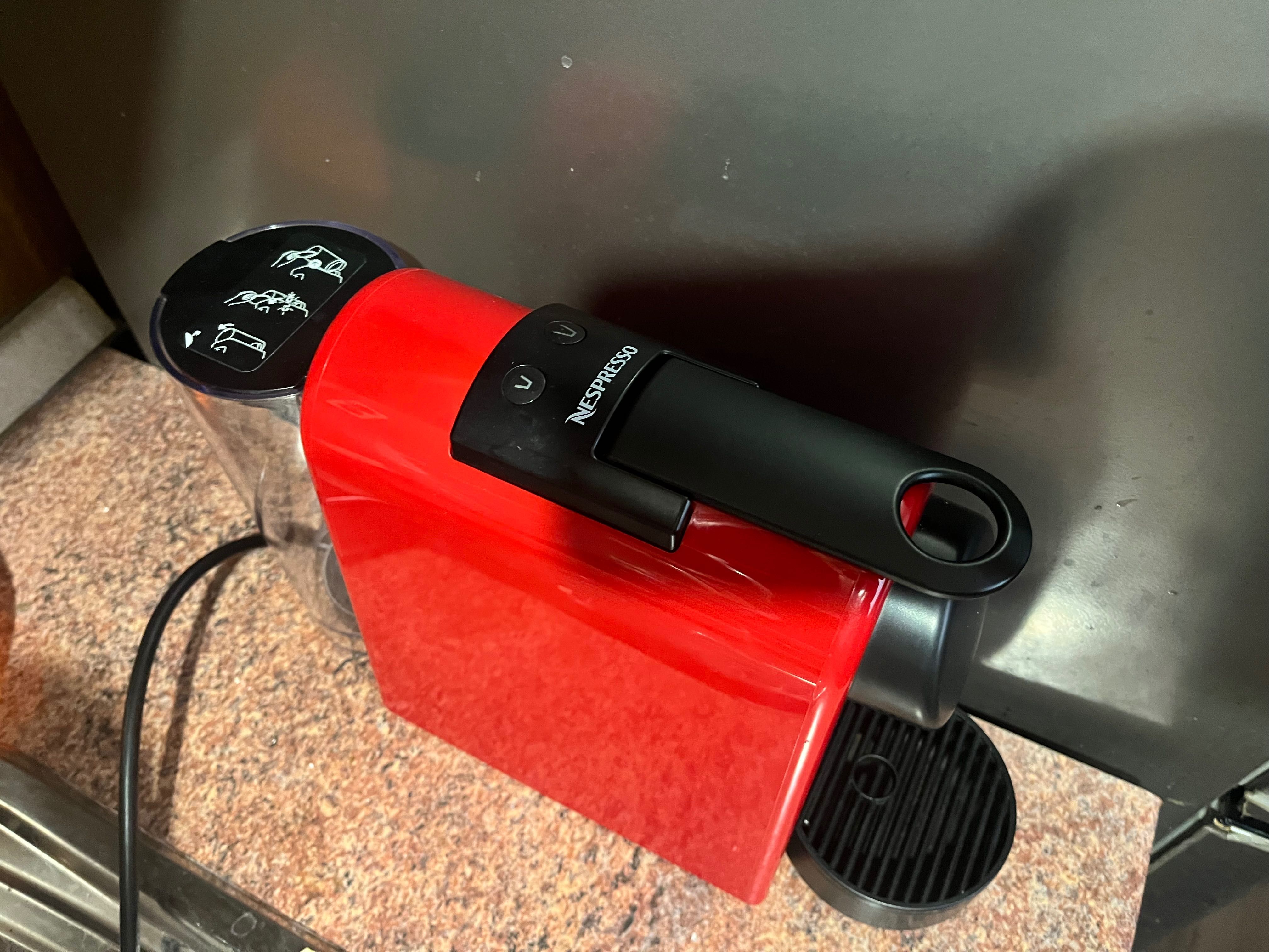 Кафе машина на капсули DeLonghi Nespresso