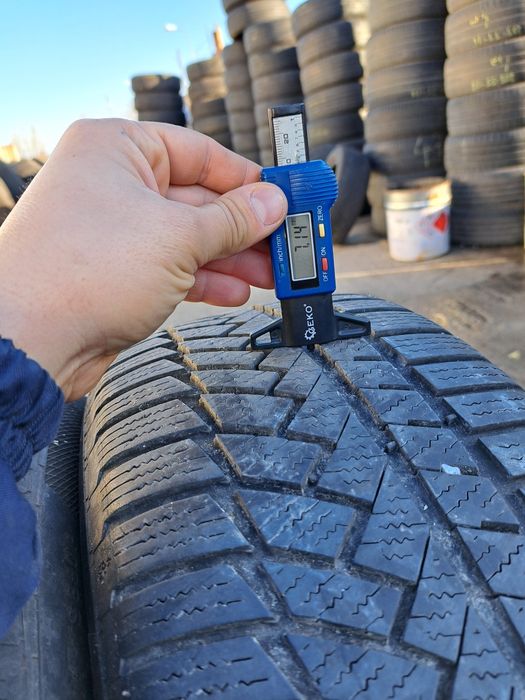 Anvelope de iarna 215-55r17 Continental