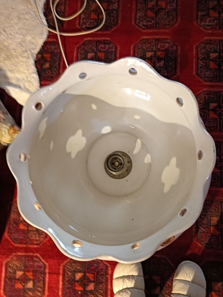 Lampa din lemn masiv și ceramica