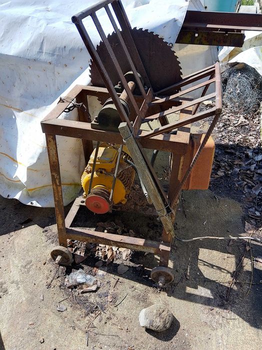 Циркуляр 7.5 кв трифазен добро състояние.