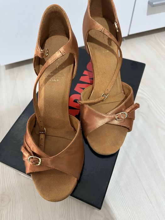 Обувки за спортни танци 38н